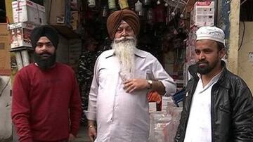 दिल्ली: दंगों के बीच इन बाप-बेटे ने रखी इंसानियत की लाज, 60 लोगों को बचाया
