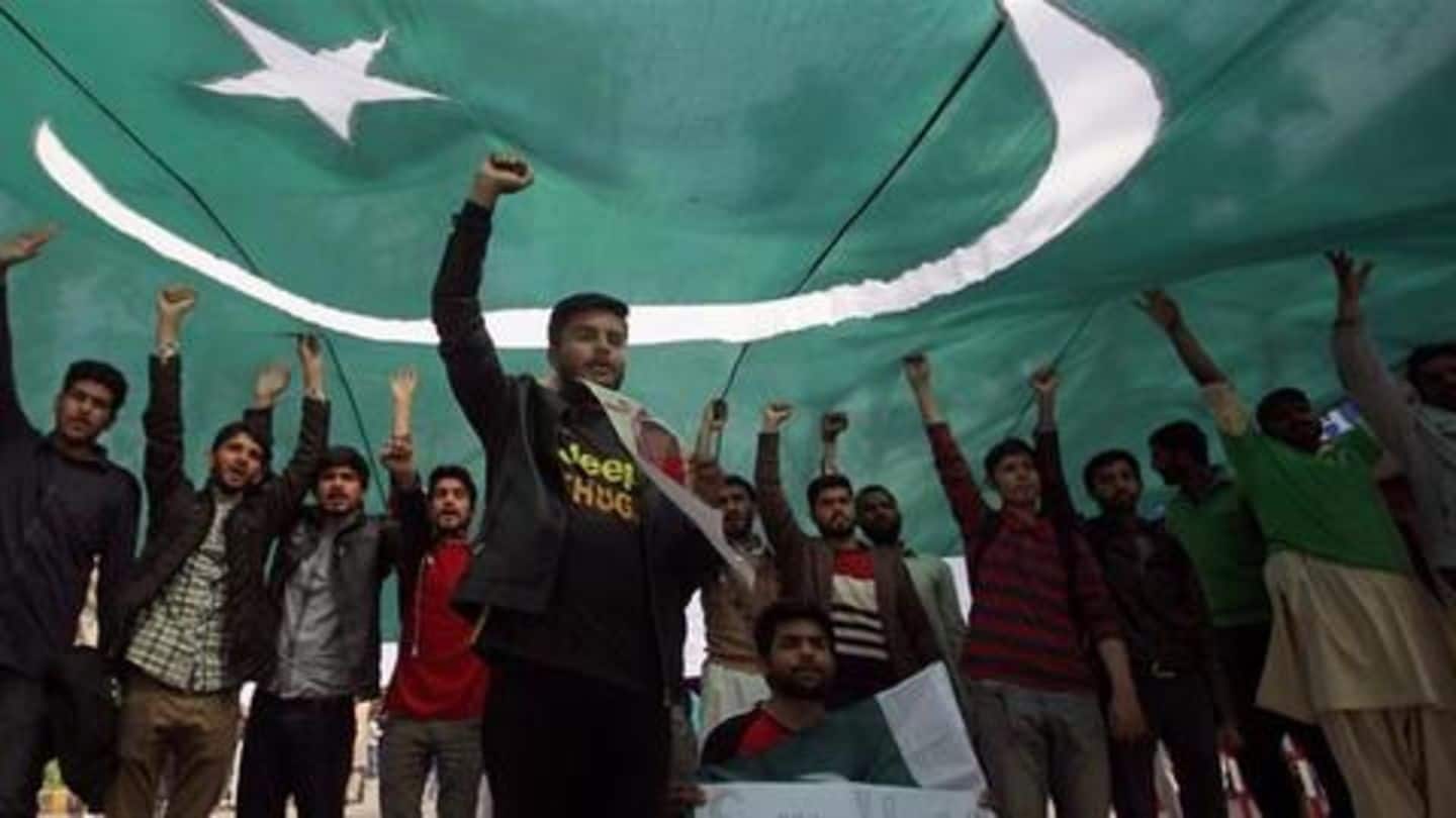 पाकिस्तान: सिंध में हिंदू प्रधानाचार्य पर ईशनिंदा के आरोपों के बाद भड़के दंगे, मंदिरों में तोड़फोड़
