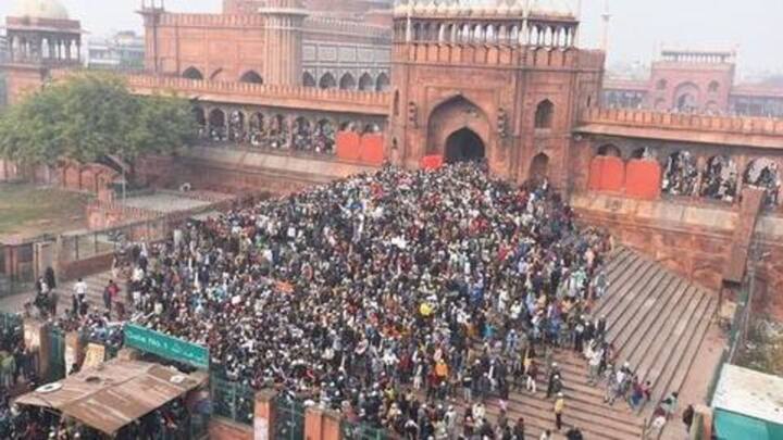 दिल्ली: जामा मस्जिद के बाहर बड़ा प्रदर्शन, हिरासत में लिए गए चंद्रशेखर आजाद छूटकर भागे