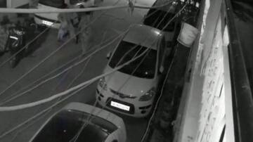दिल्ली: चेन स्नैचिंग का विरोध करने पर महिला की हत्या, CCTV में कैद हुई घटना