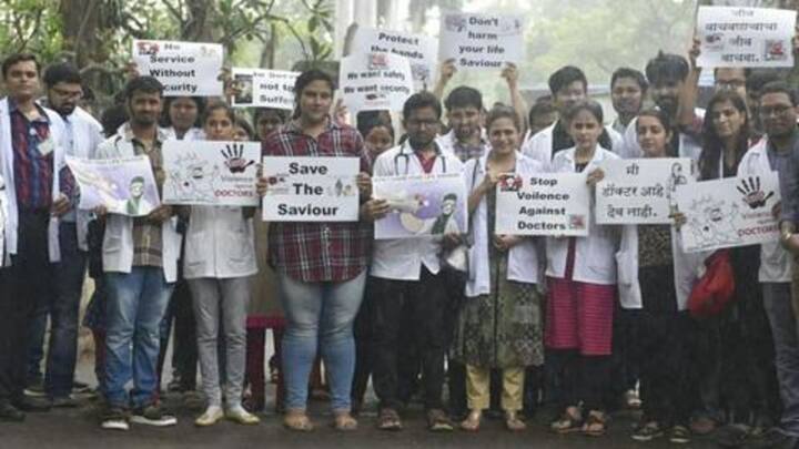 पश्चिम बंगाल डॉक्टर हड़ताल: 700 सरकारी डॉक्टरों के इस्तीफे से संकट और गहराया