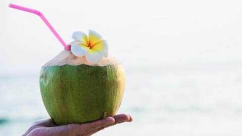 वजन घटाने में मदद कर सकता है नारियल पानी, जानिए कैसे
