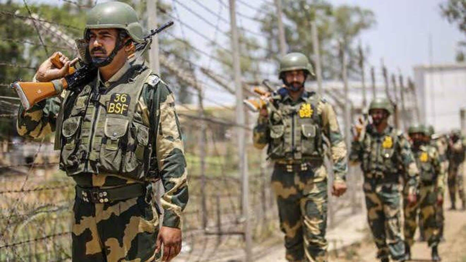 भारत-पाकिस्तान तनाव: हापुड़ के ढाबे पर खाना खाने रुके जवान, लोगों ने फूल बरसाये भारत-पाकिस्तान तनाव: हापुड़ के ढाबे पर खाना खाने रुके जवान, लोगों ने फूल बरसाये