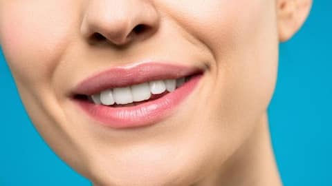 दांतों को स्वस्थ रखने में रख सकती हैं ये 5 चीजें, जरूर सेवन करें