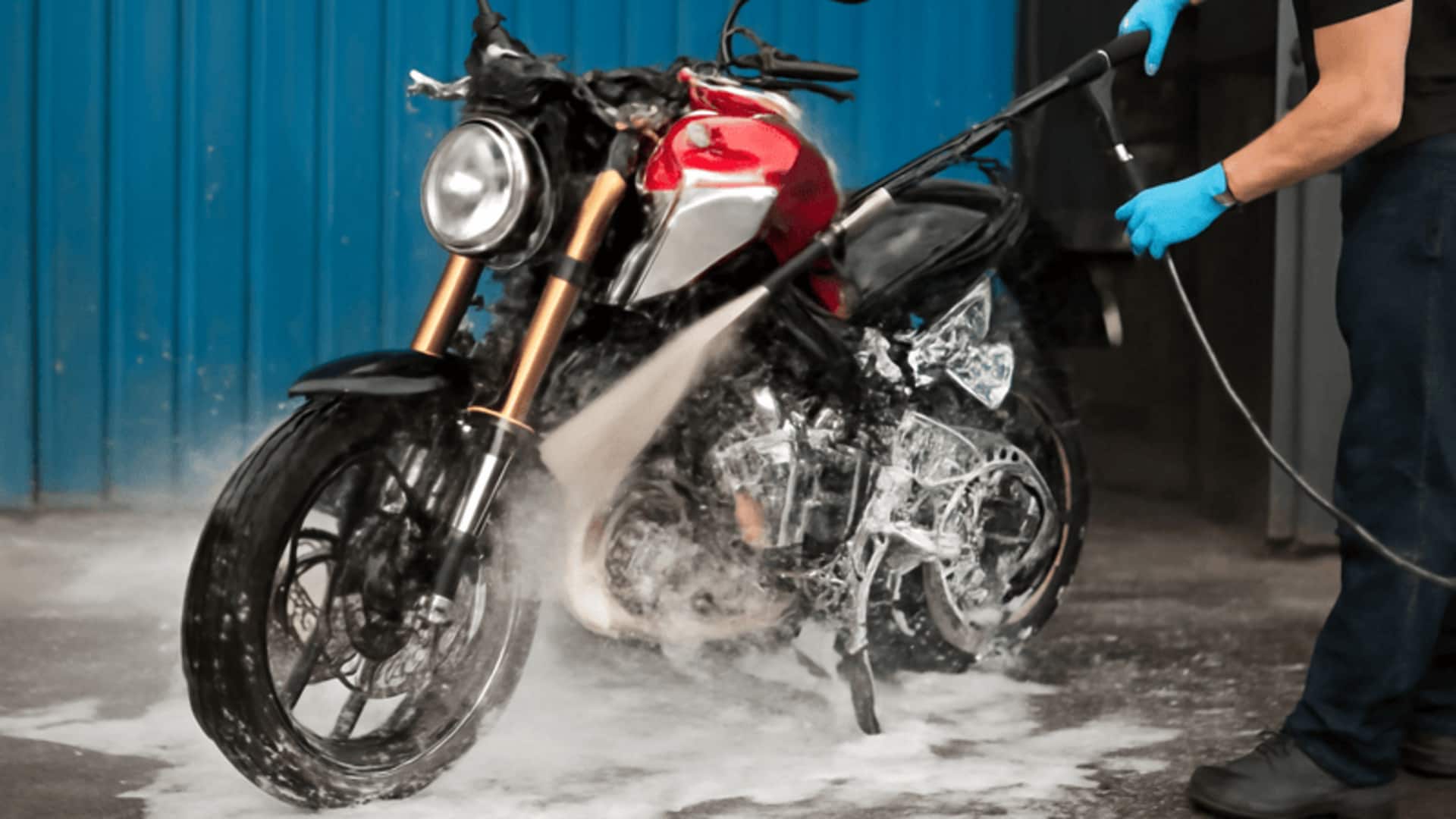 बाइक धोते समय इन बातों का जरूर रखें ध्यान, फायदे में रहेंगे बाइक धोते समय इन बातों का जरूर रखें ध्यान, फायदे में रहेंगे