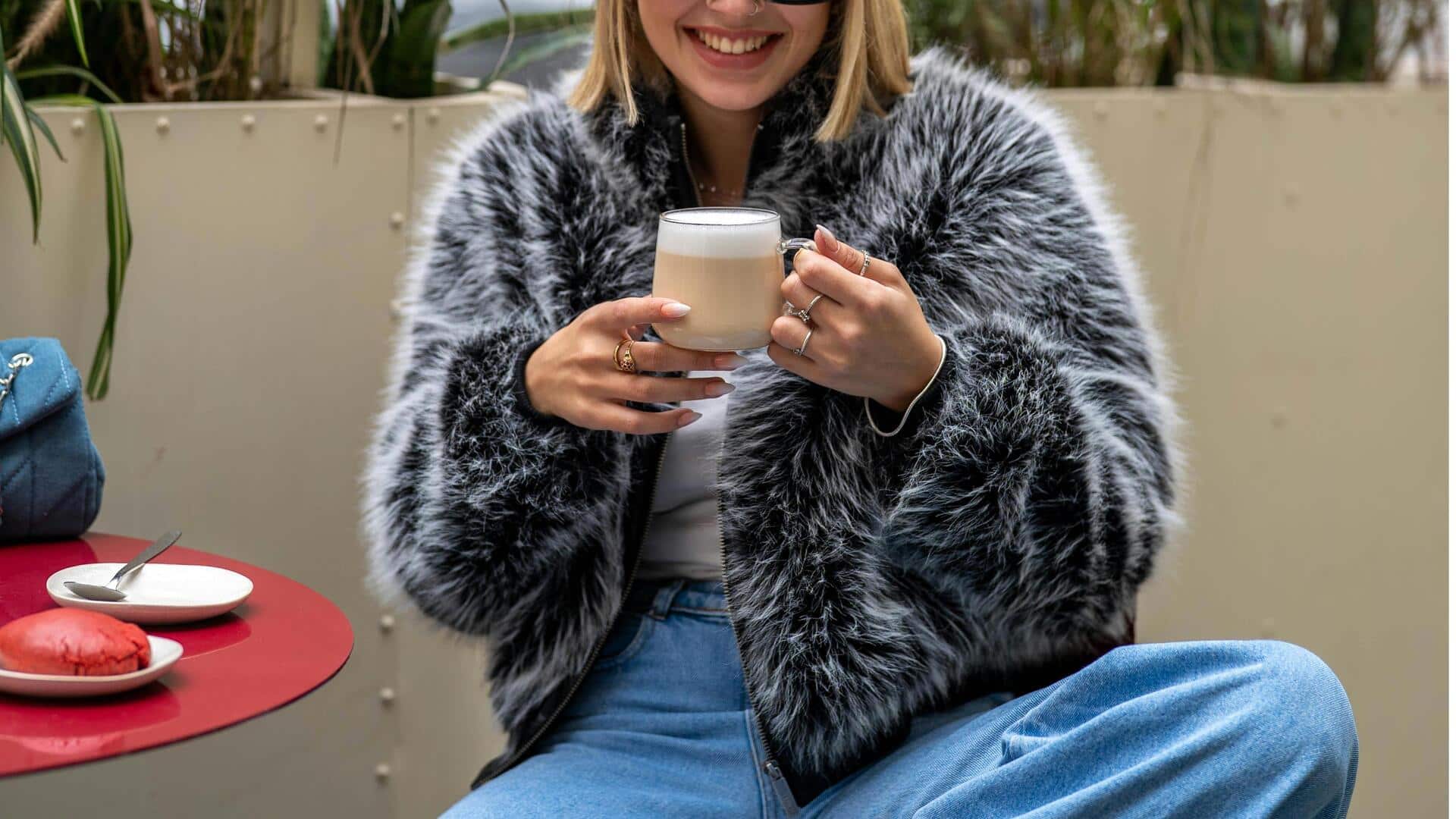 सर्दियों के लिए बेहतरीन है फॉक्स फर जैकेट, जानिए इसे स्टाइल करने के 5 तरीके