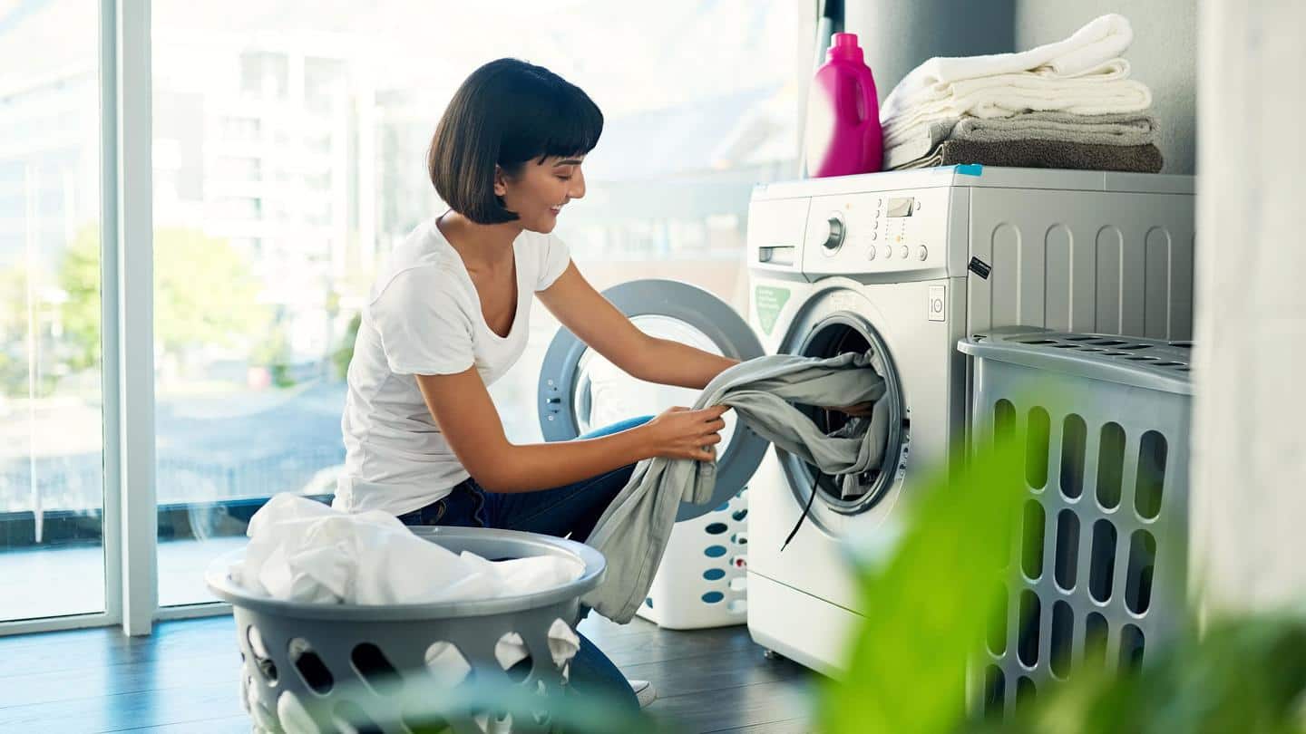 वॉशिंग मशीन में कपड़ों के साथ-साथ धोई जा सकती हैं ये चीजें