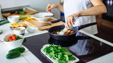 रसोई की ये चीजें धीरे-धीरे आपके स्वास्थ्य पर डालती हैं नकारात्मक प्रभाव, जरा बचकर रहें