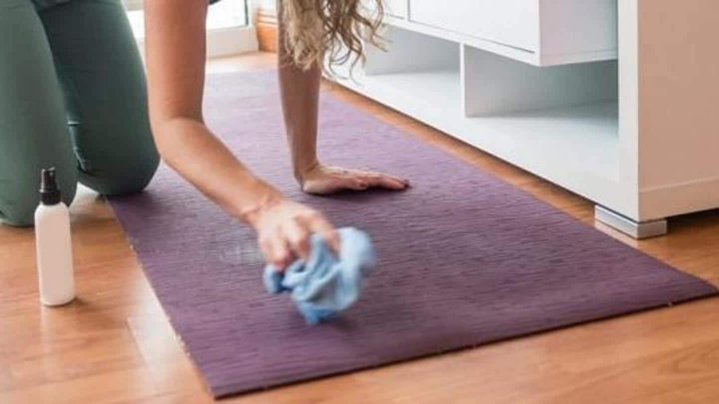 स्वास्थ्य को प्रभावित कर सकता है गंदा योगा मैट, जानिए इसे साफ करने के आसान तरीके