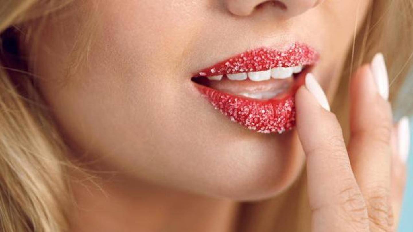 होंठों की खूबसूरती को निखारने के लिए करें इन स्क्रब का इस्तेमाल, जल्द दिखेगा असर