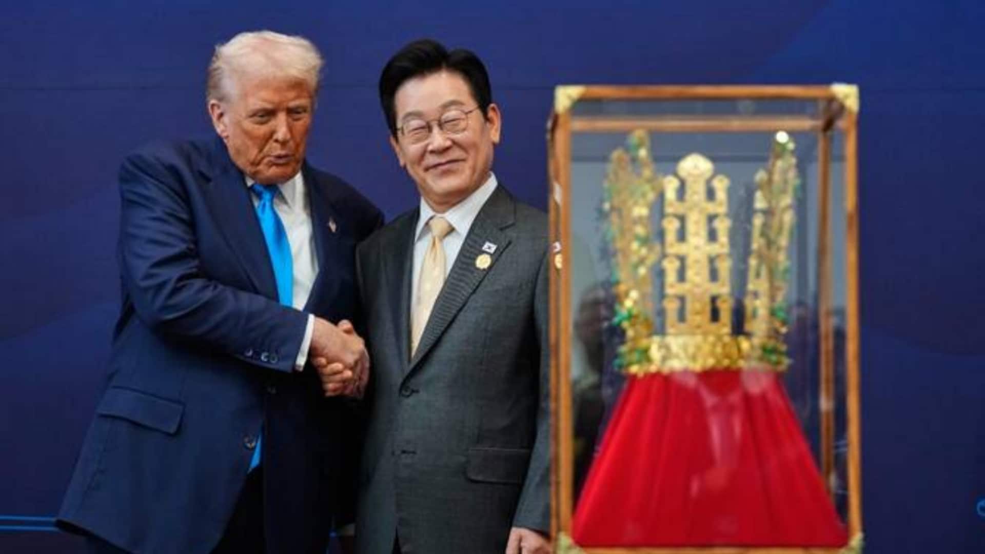 डोनाल्ड ट्रंप को विमान और दादा के जन्म प्रमाण पत्र समेत क्या-क्या कीमती और खास तोहफे मिले हैं? डोनाल्ड ट्रंप को विमान और दादा के जन्म प्रमाण पत्र समेत क्या-क्या कीमती और खास तोहफे मिले हैं?