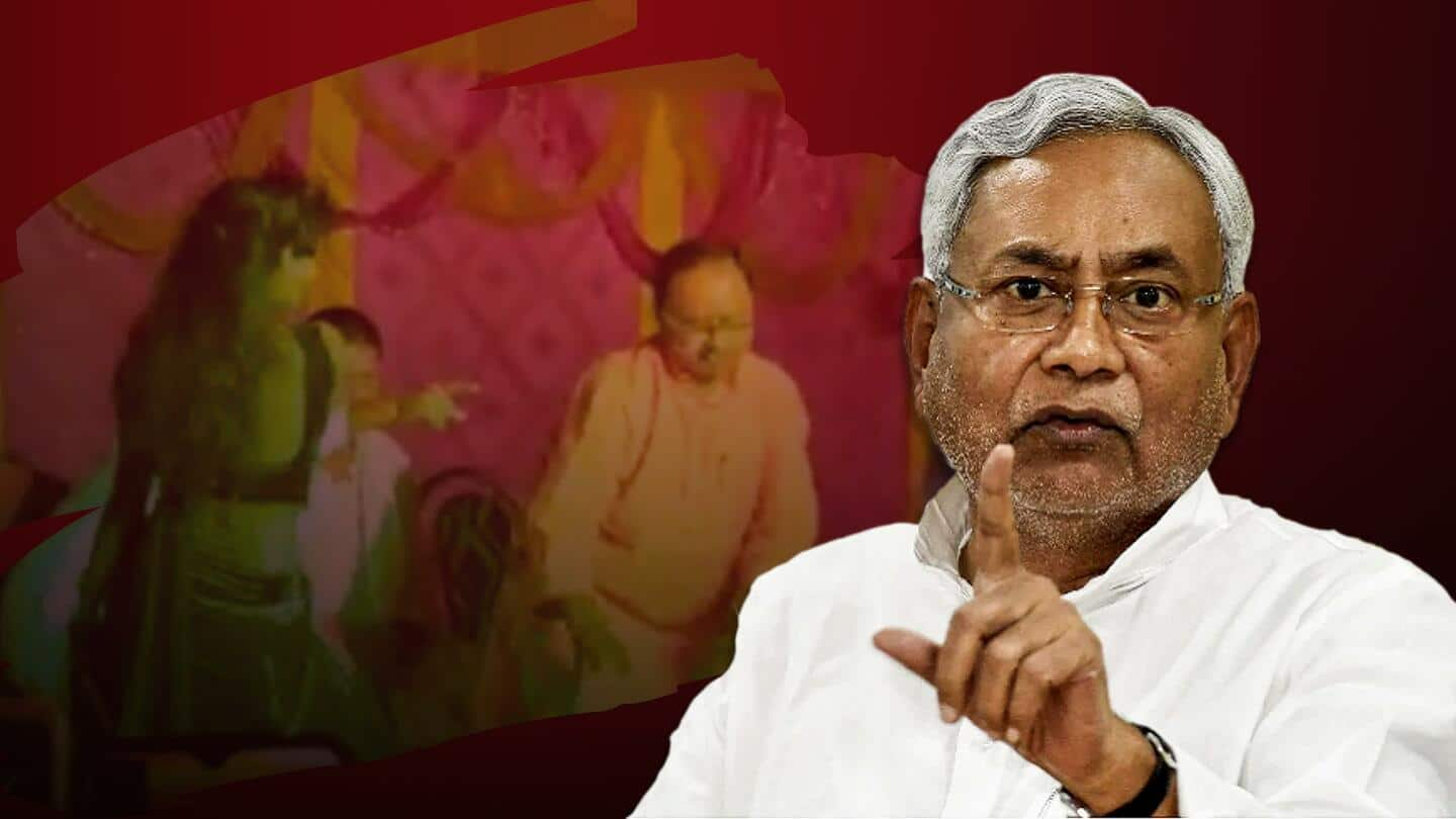 बिहार: JDU विधायक ने बार बालाओं के साथ ठुमके लगाकर उड़ाए रुपये, पार्टी ने दी चेतावनी