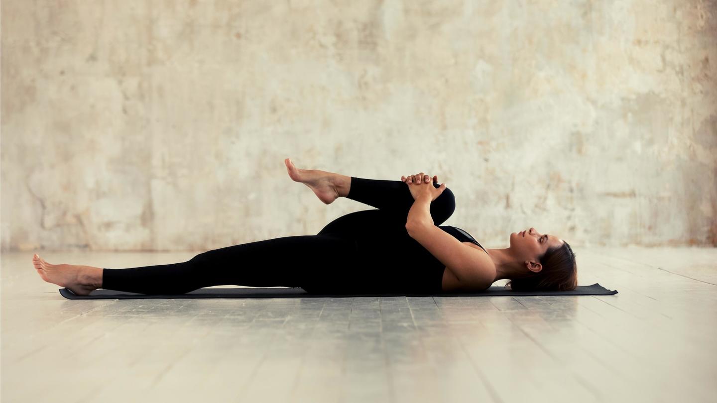 आलिया भट्ट की योगा ट्रेनर ने इन 5 योगासन को बताया ब्लोटिंग दूर करने में प्रभावी