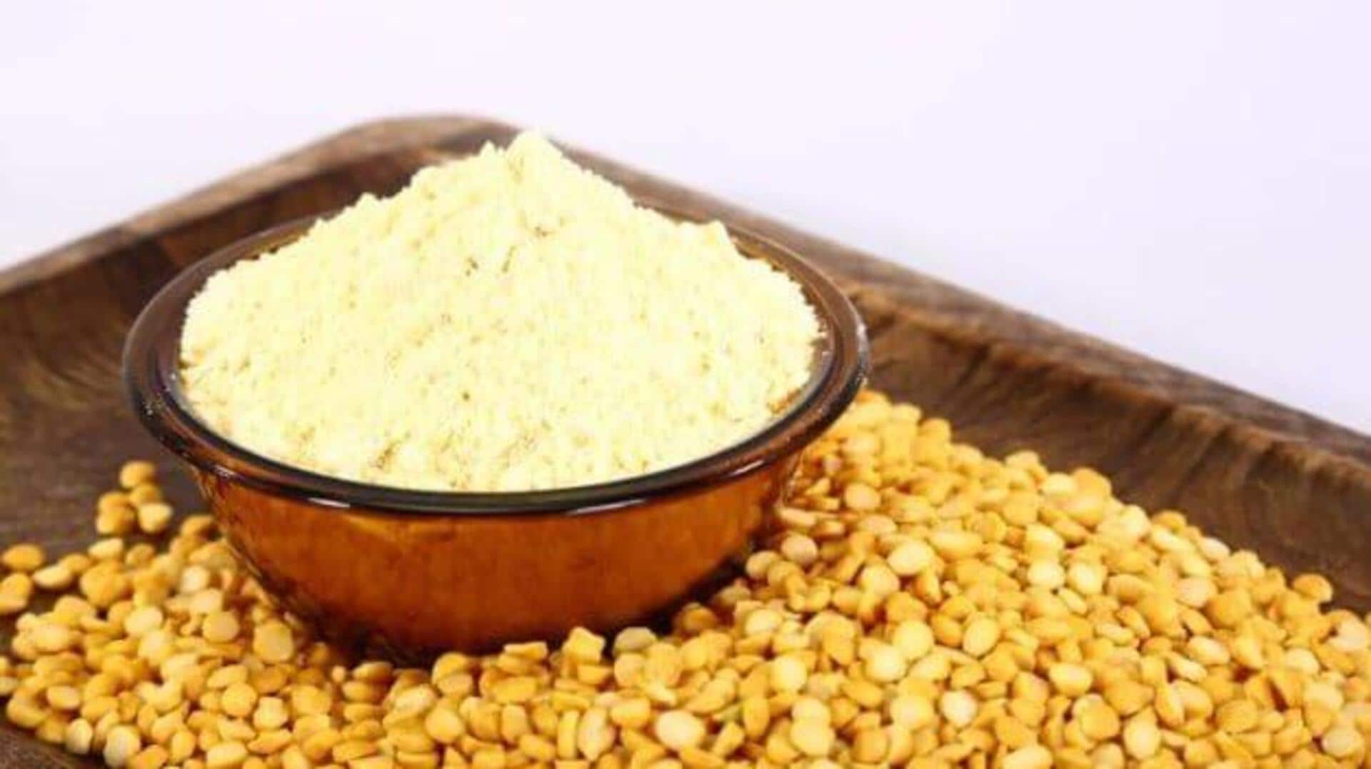 चेहरे की सफाई के लिए बेहतरीन है बेसन, जानिए इसके फायदे