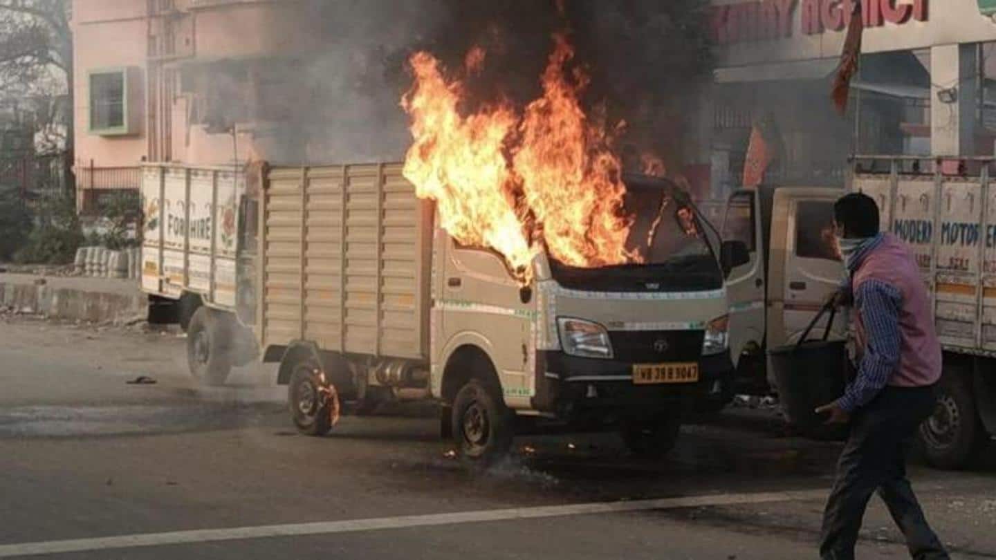 पश्चिम बंगाल: भाजपा कार्यालय में हुई दो गुटों में झड़प, वाहनों को लगाई आग