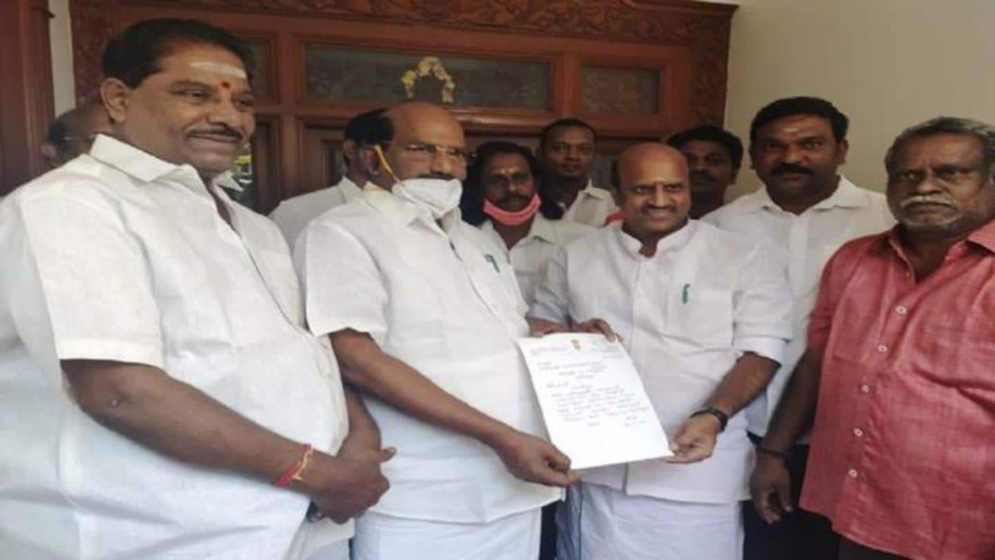 विधायक लक्ष्मीनारायणन ने विधानसभा अध्यक्ष को सौंपा इस्तीफा विधायक लक्ष्मीनारायणन ने विधानसभा अध्यक्ष को सौंपा इस्तीफा