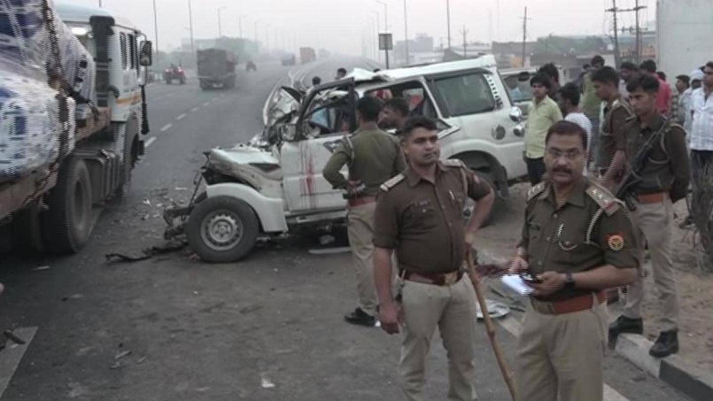आगरा-कानपुर हाईवे पर कार और कंटेनर की भिड़ंत में नौ लोगों की मौत, तीन घायल