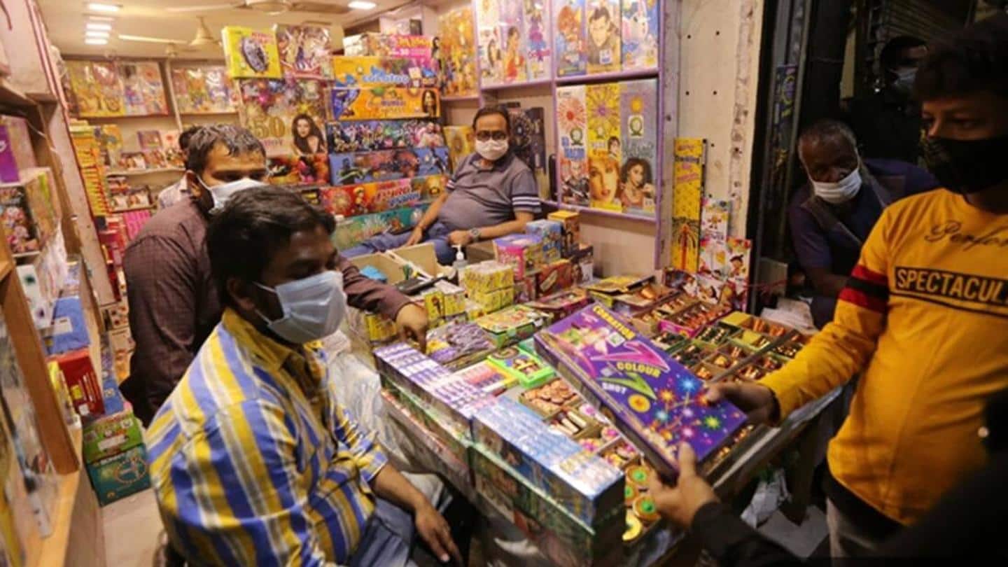 महाराष्ट्र सरकार ने दीवाली के लिए जारी किए दिशा-निर्देश, दिल्ली में लगा पटाखों पर बैन