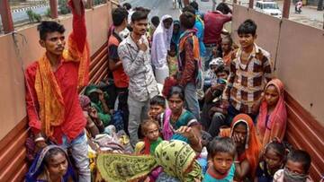 महाराष्ट्र: जिंदगी पर भारी पड़ रही घर पहुंचने की लालसा, ट्रक में भरे मिले 300 श्रमिक