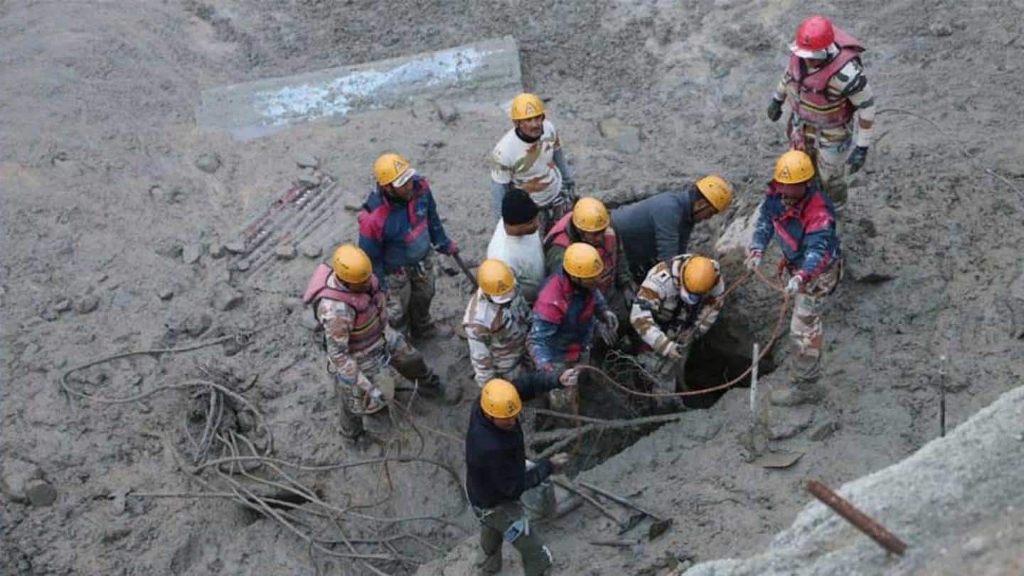 उत्तरारखंड बाढ़: जल विद्युत परियोजना की सुरंग में फंसे हैं 30-35 श्रमिक, बचाने का काम जारी