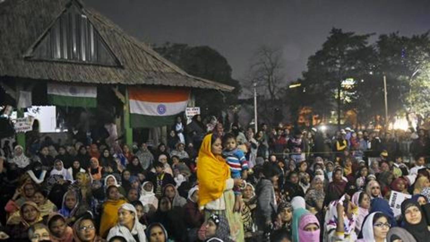 दिल्ली: हाईकोर्ट के आदेश के बाद प्रदर्शनकारियों को मनाने शाहीन बाग पहुंची पुलिस