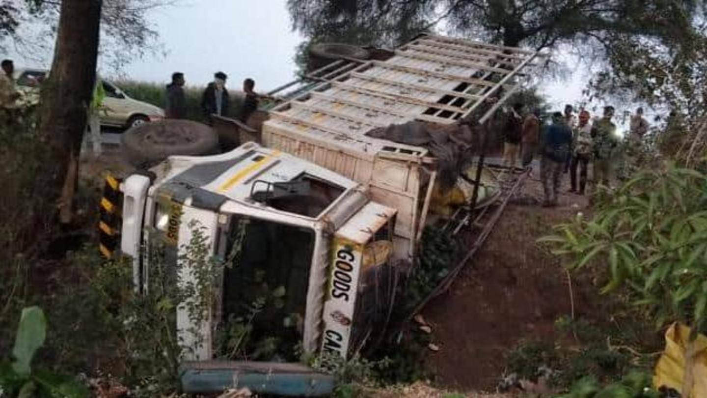 महाराष्ट्र: जलगांव में पपीतों से भरा ट्रक पलटने से उसमें सवार 16 मजदूरों की मौत