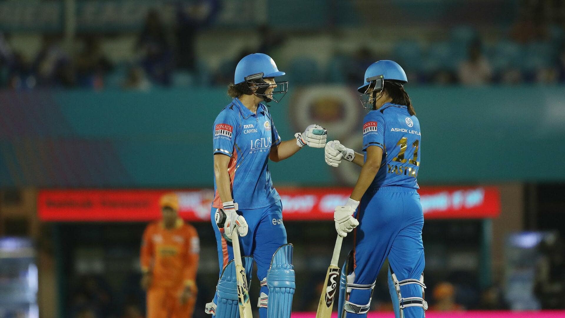 WPL 2023: मुंबई इंडियंस ने गुजरात जायंट्स को दिया 163 रन का लक्ष्य, हरमनप्रीत का अर्धशतक
