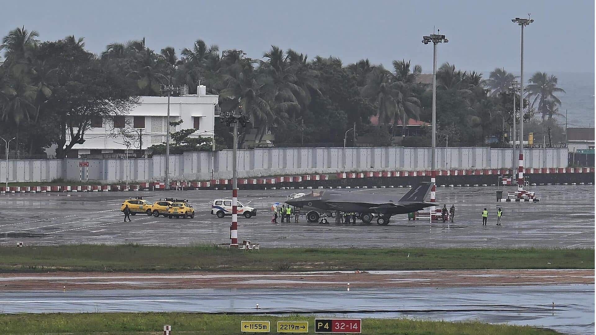 ब्रिटिश F-35 लड़ाकू विमान की तिरुवनंतपुरम हवाई अड्डे पर आपात लैंडिंग, जानिए कारण ब्रिटिश F-35 लड़ाकू विमान की तिरुवनंतपुरम हवाई अड्डे पर आपात लैंडिंग, जानिए कारण