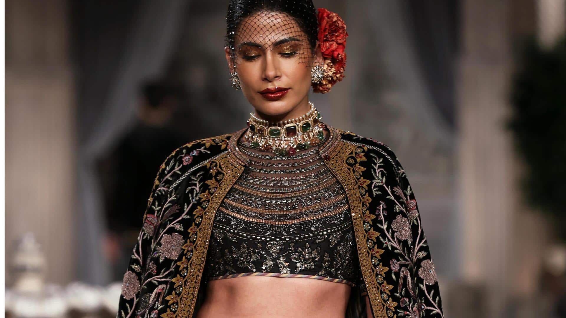 भारतीय परिधानों के साथ पहनें ये 4 एथनिक जैकेट, पारंपरिक कपड़ों की बढ़ जाएगी शोभा