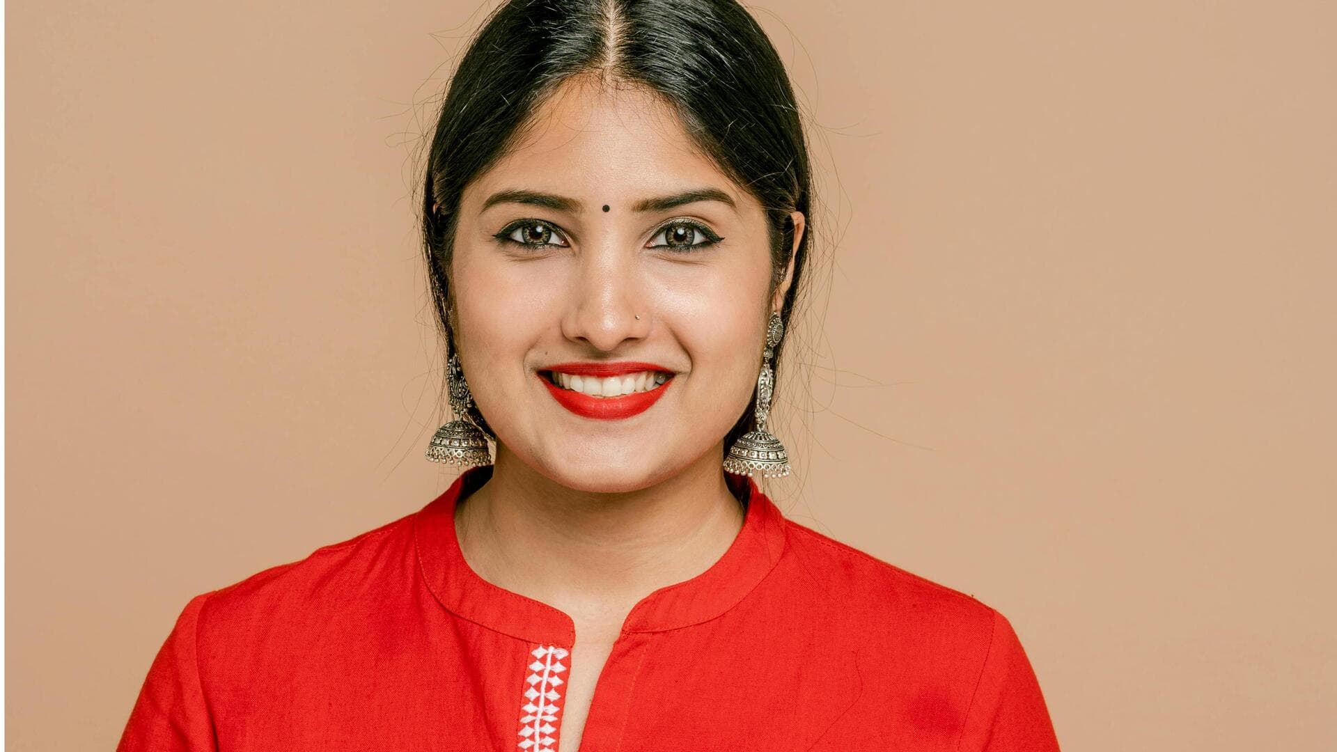 अपनी पारंपरिक पोशाकों के लिए चुनें ये कॉलर डिजाइन, लगेंगी सबसे ज्यादा स्टाइलिश अपनी पारंपरिक पोशाकों के लिए चुनें ये कॉलर डिजाइन, लगेंगी सबसे ज्यादा स्टाइलिश