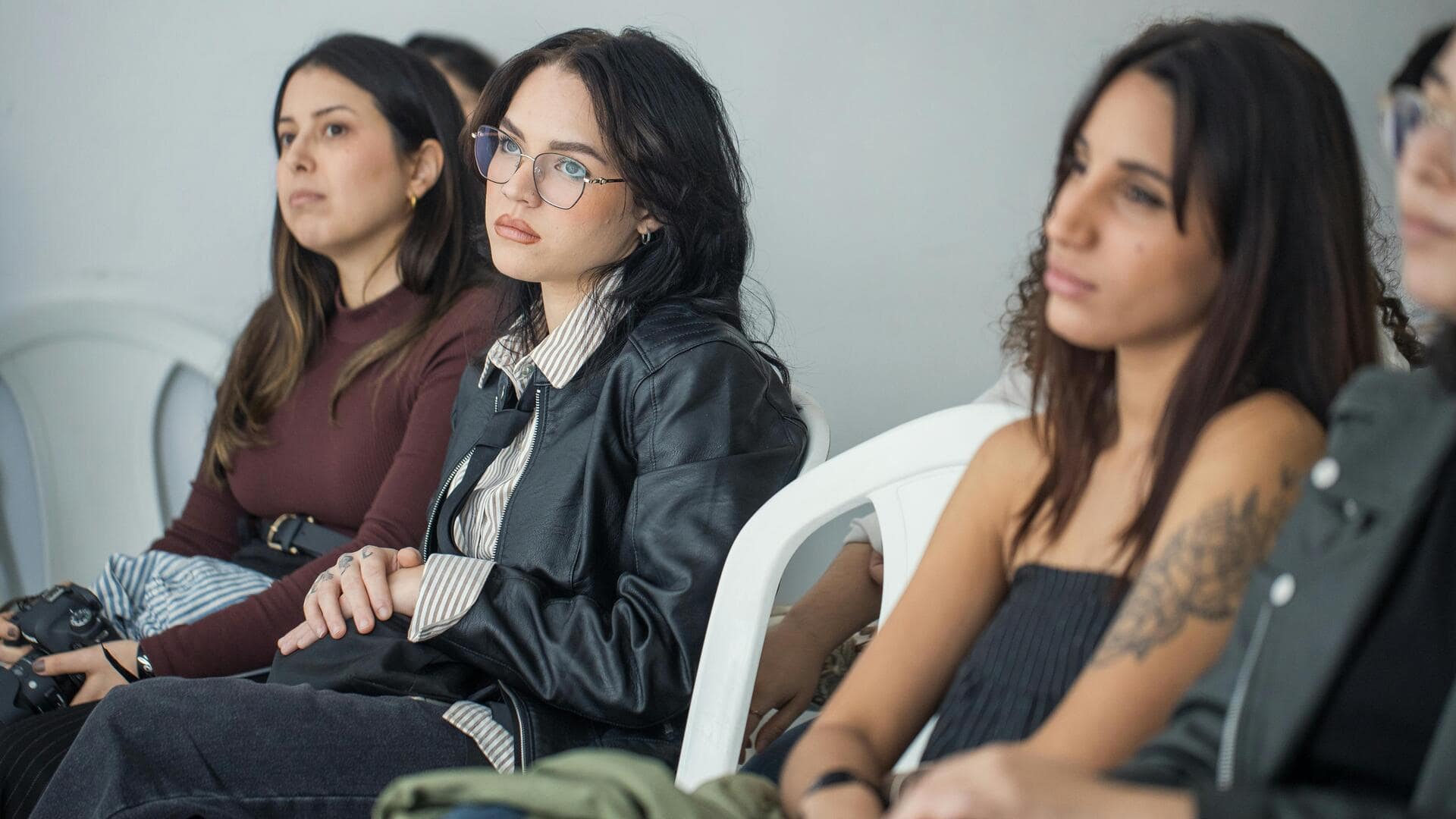 दोपहर के समय ध्यान लगाकर आप बढ़ा सकते हैं सुनने की क्षमता, जानें 5 तरीके