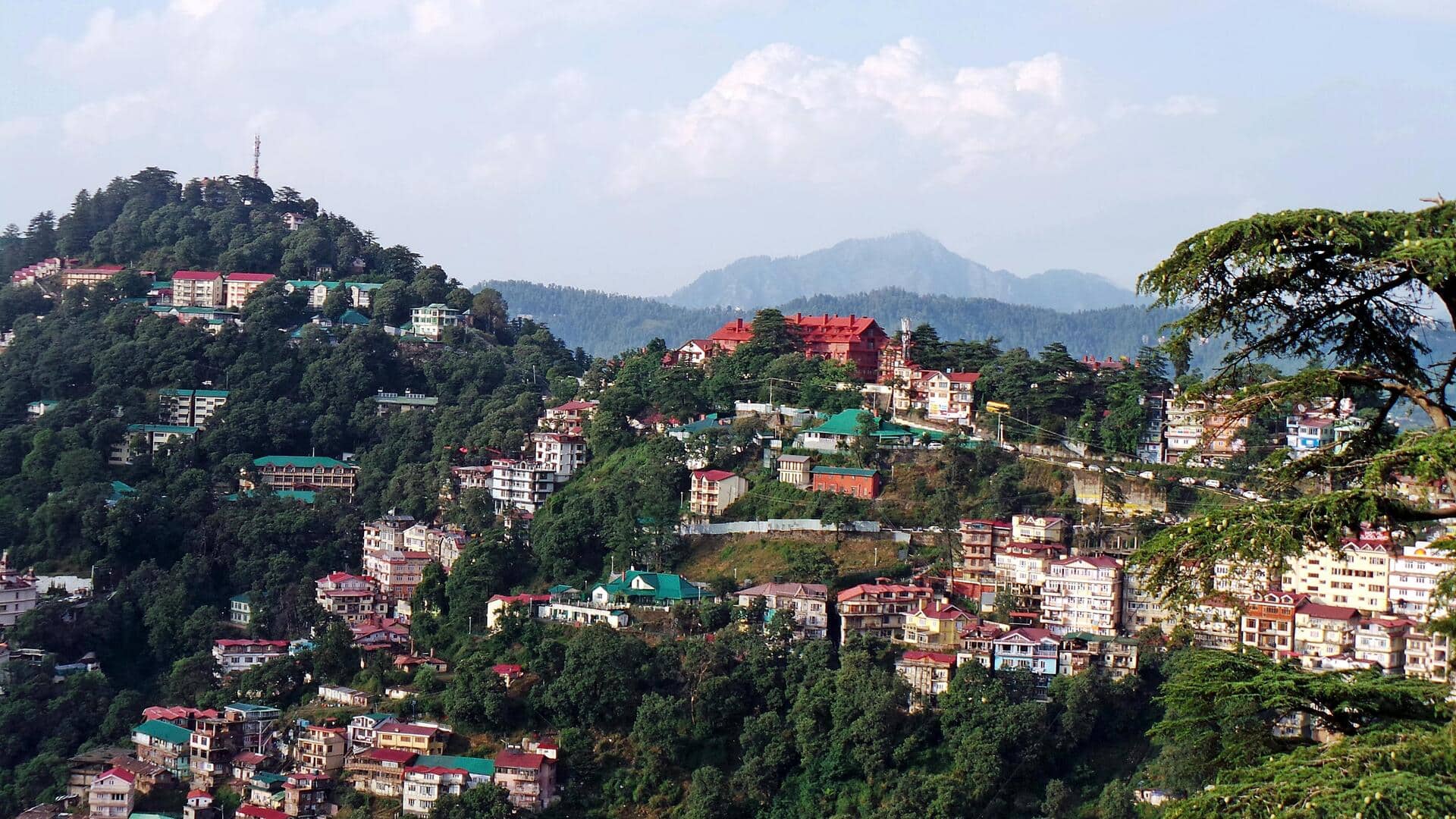 मानसून के दौरान हिल स्टेशन पर घूमने जा रहे हैं? ये 5 चीजें जरूर करें पैक
