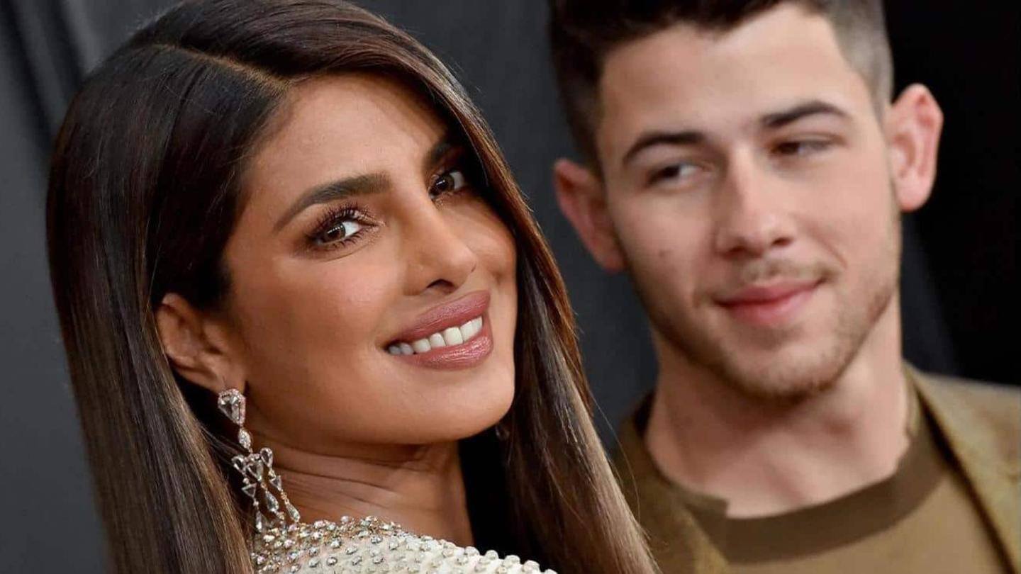 सोशल मीडिया पर प्रियंका के फैंस अभिनेत्री को सपोर्ट करते दिखे सोशल मीडिया पर प्रियंका के फैंस अभिनेत्री को सपोर्ट करते दिखे