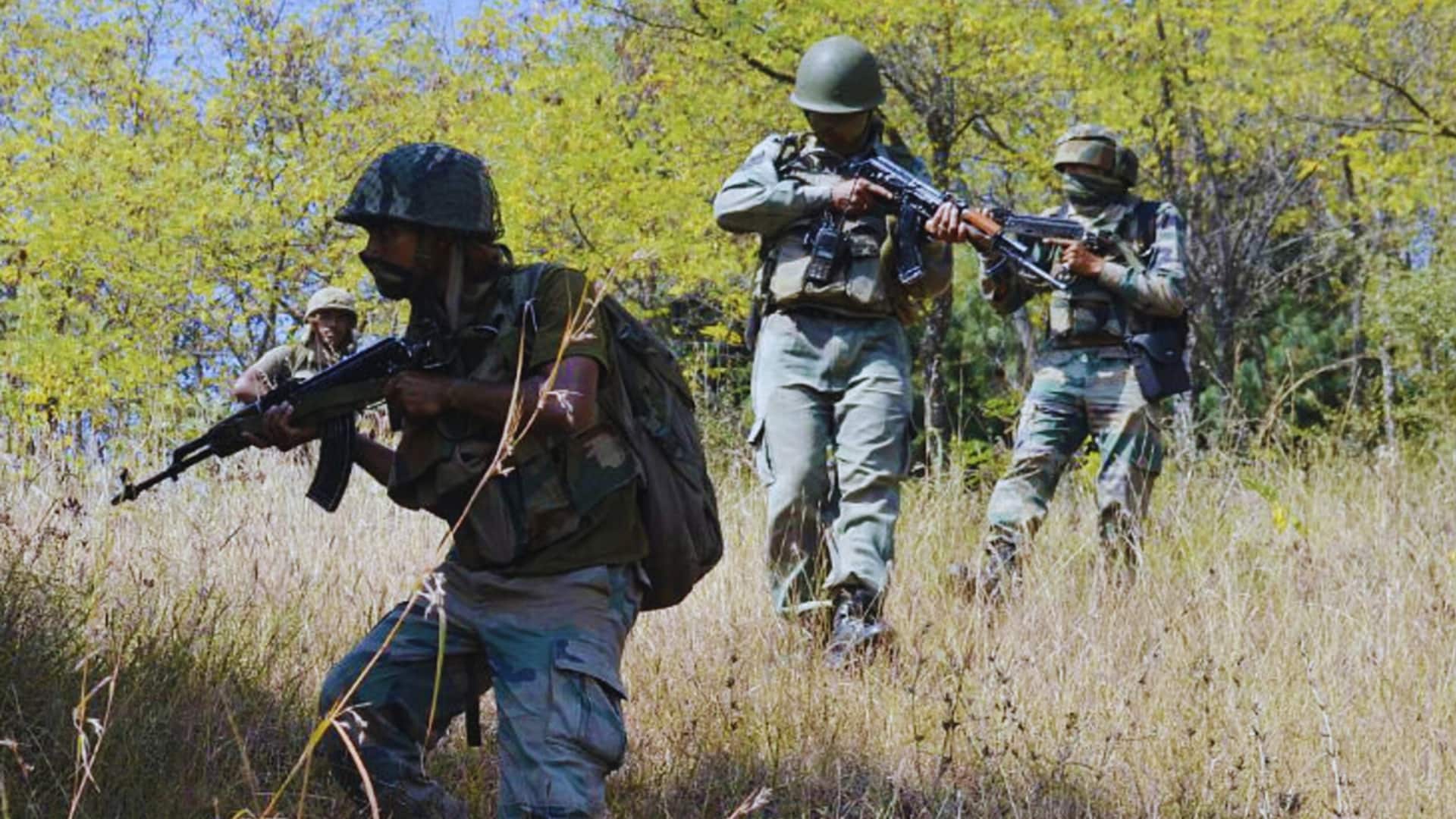 जम्मू-कश्मीर के कुलगाम में सुरक्षाबलों ने 3 आतंकी ढेर किए, रातभर से चल रहा था ऑपरेशन जम्मू-कश्मीर के कुलगाम में सुरक्षाबलों ने 3 आतंकी ढेर किए, रातभर से चल रहा था ऑपरेशन