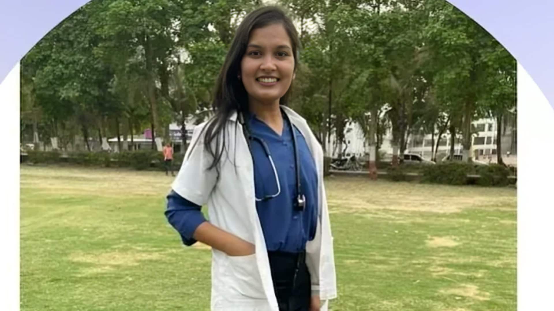 महाराष्ट्र के सतारा में महिला डॉक्टर ने जान दी, हाथ में लिखा सुसाइड नोट महाराष्ट्र के सतारा में महिला डॉक्टर ने जान दी, हाथ में लिखा सुसाइड नोट