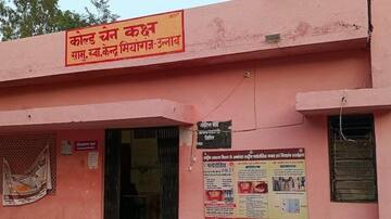 उत्तर प्रदेश: उन्नाव में वैक्सीनेशन में धांधली, प्राइवेट कर्मचारी के घर पर मिलीं 3,000 खुराकें