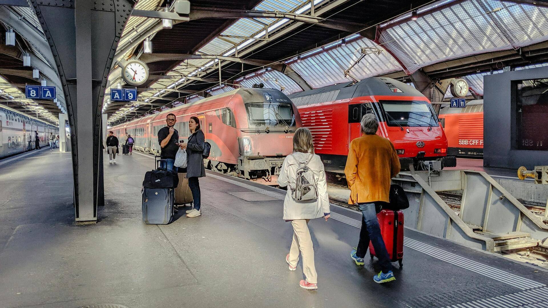 स्विट्जरलैंड: कुल्हाड़ी और चाकू से ट्रेन में यात्रियों को बंधक बनाया, पुलिस ने मार गिराया
