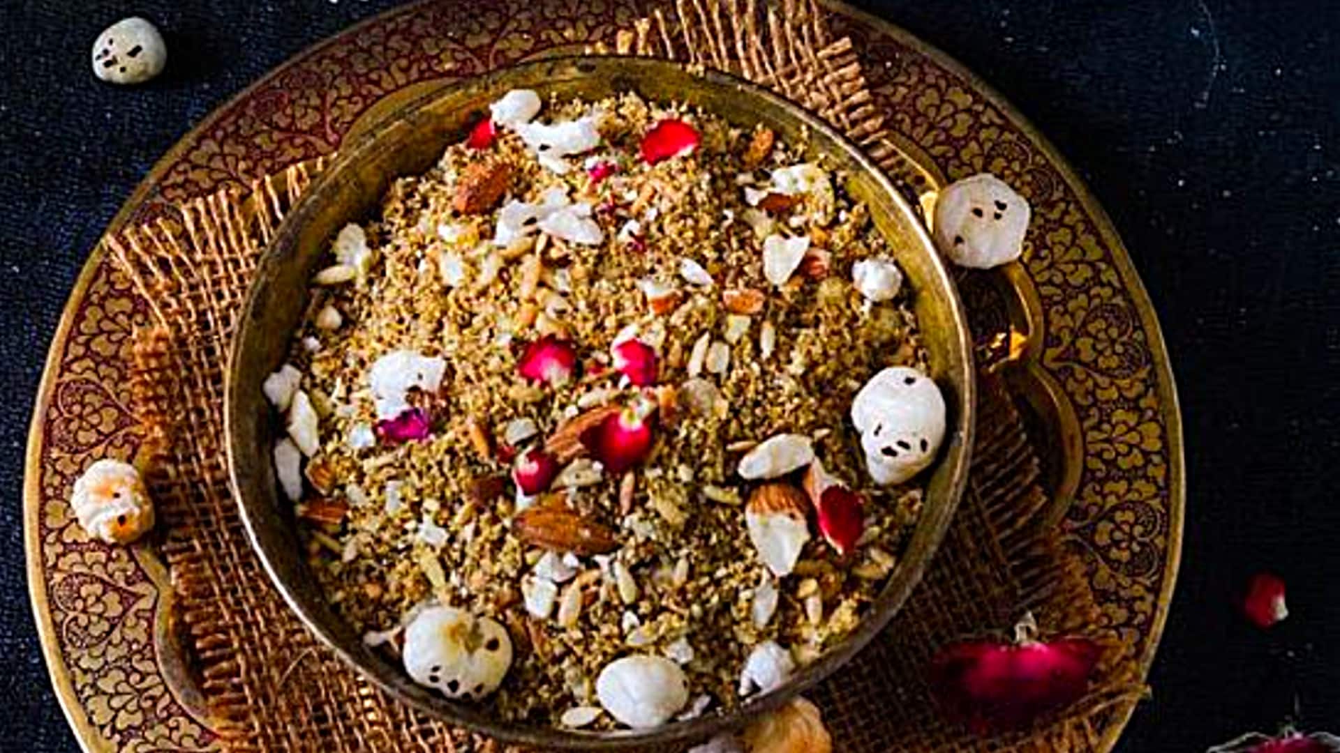 कृष्ण जन्माष्टमी पर इस तरह से बनाएं धनिया पंजीरी, जानें रेसिपी