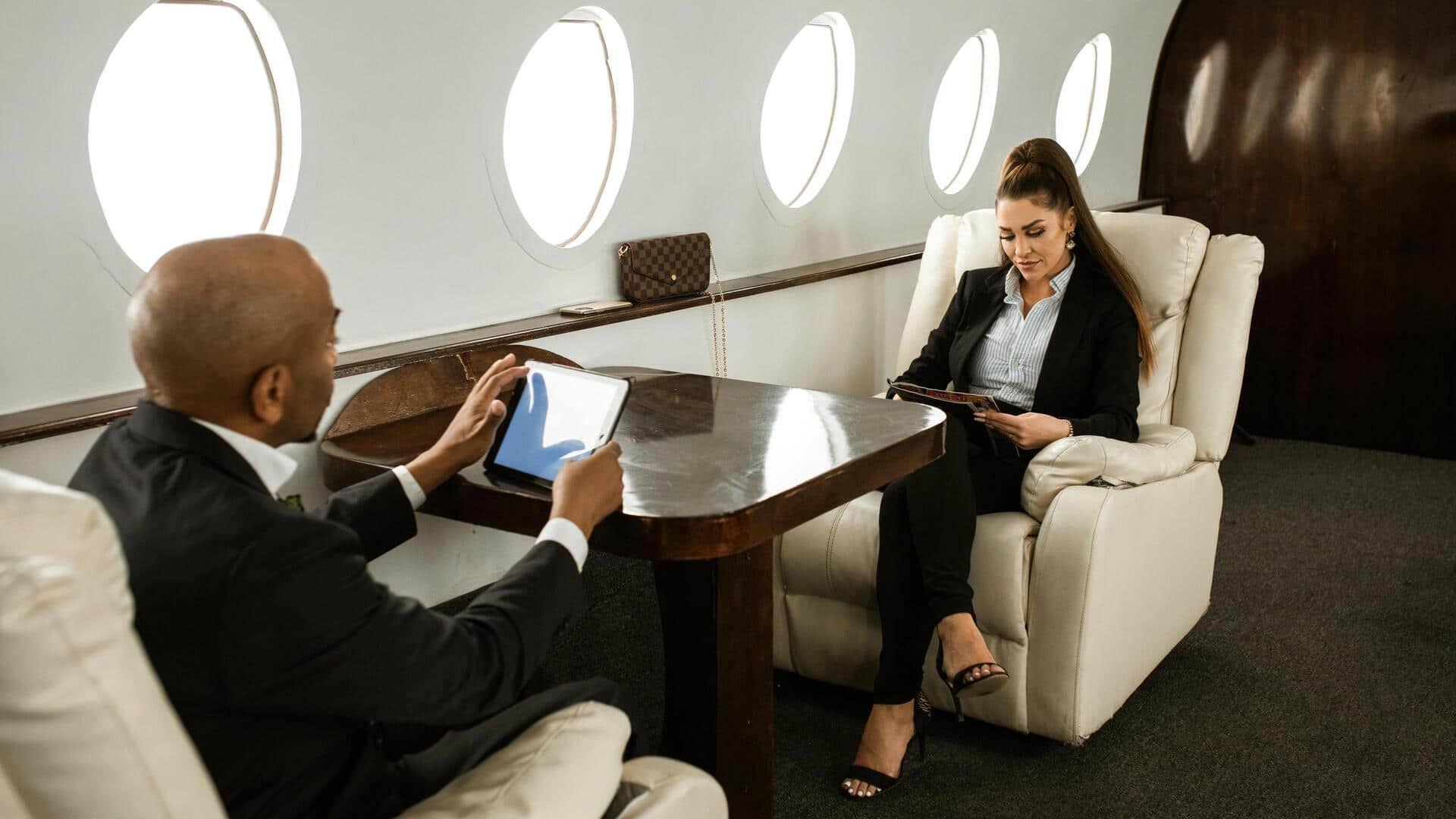 होटल और फ्लाइट के लिए मुफ्त अपग्रेड चाहते हैं? आजमाएं ये 5 स्मार्ट उपाय 