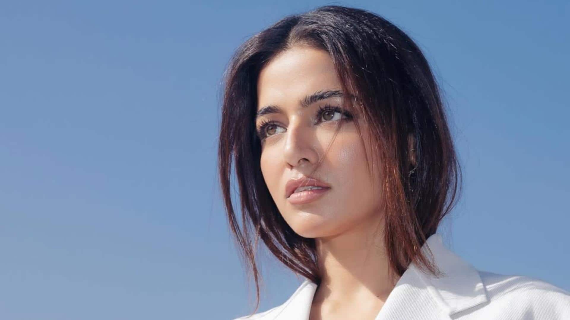 'भूल चूक माफ' की OTT रिलीज पर वामिका गब्बी बोलीं- हम देश के साथ खड़े हैं 'भूल चूक माफ' की OTT रिलीज पर वामिका गब्बी बोलीं- हम देश के साथ खड़े हैं