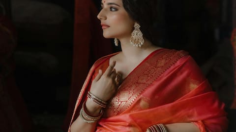 हर महिला की अलमारी में होनी चाहिए ये 4 तरह की महेश्वरी साड़ियां, पहनकर लगेंगी सुंदर