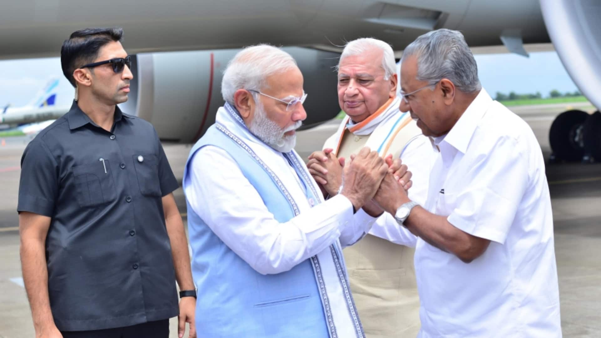 केरल में स्कूलों से जुड़ी 'पीएम श्री' योजना स्थगित, चोरी-छिपे अनुमति देने पर घिरे मुख्यमंत्री विजयन केरल में स्कूलों से जुड़ी 'पीएम श्री' योजना स्थगित, चोरी-छिपे अनुमति देने पर घिरे मुख्यमंत्री विजयन