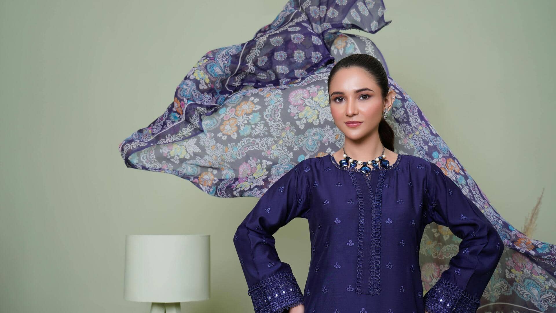 इस बदलते मौसम में इस तरह पहनें कुर्तियां, स्टाइल से नहीं करना पड़ेगा समझौता