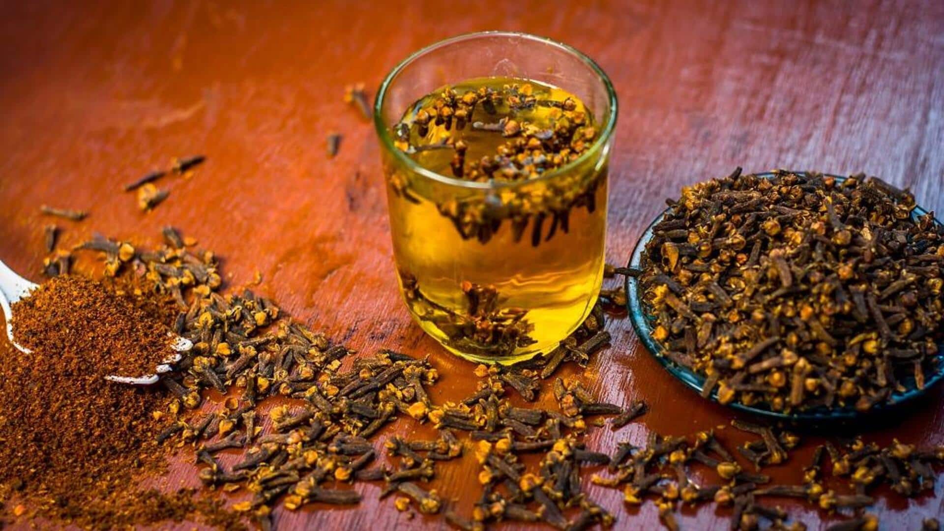 बालों की देखभाल कर सकता है लौंग का पानी, जानिए इसके फायदे और उपयोग का तरीका