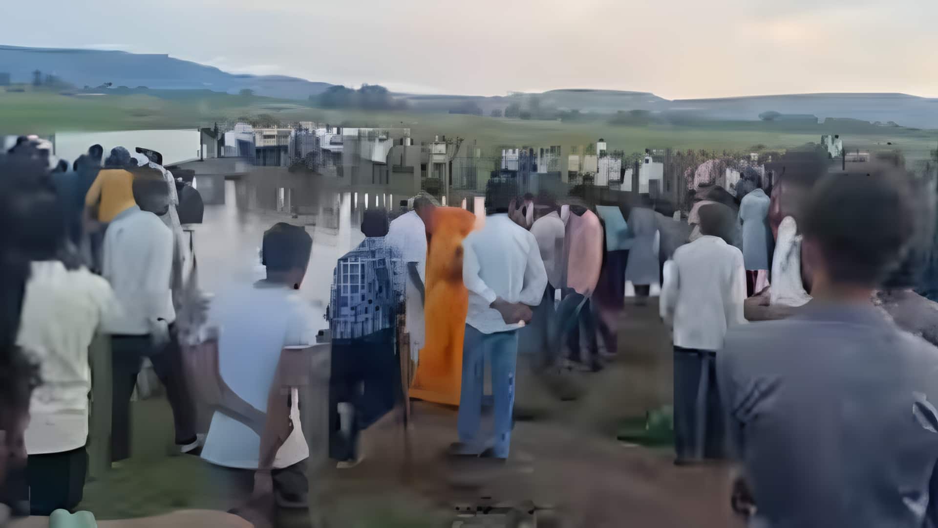 मध्य प्रदेश: खंडवा में दुर्गा विसर्जन के दौरान ट्रैक्टर-ट्रॉली तालाब में गिरी, 11 की मौत