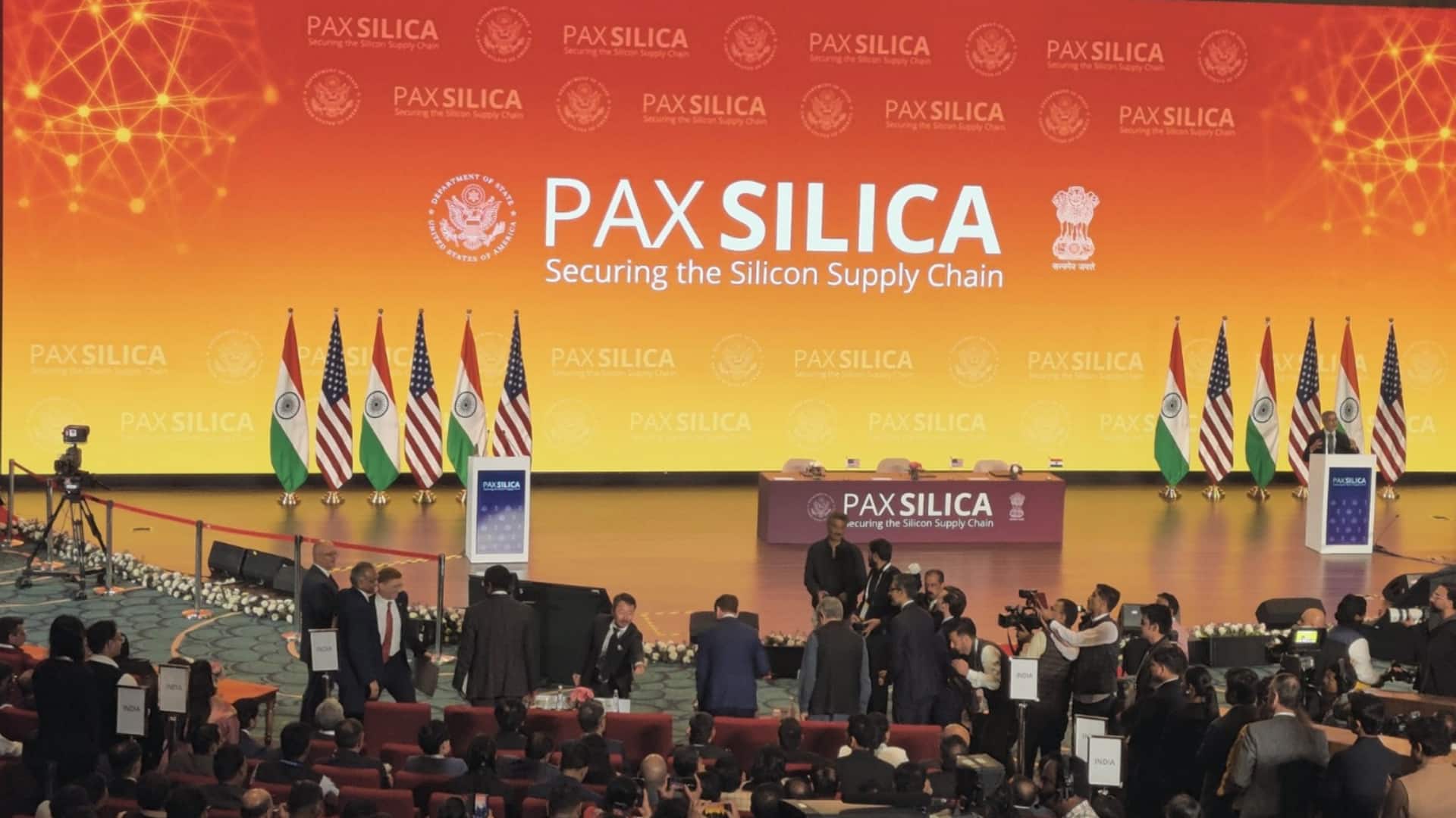 भारत अमेरिका के 'पैक्स सिलिका' में शामिल हुआ, AI और महत्वपूर्ण खनिजों को लेकर होगा फायदा