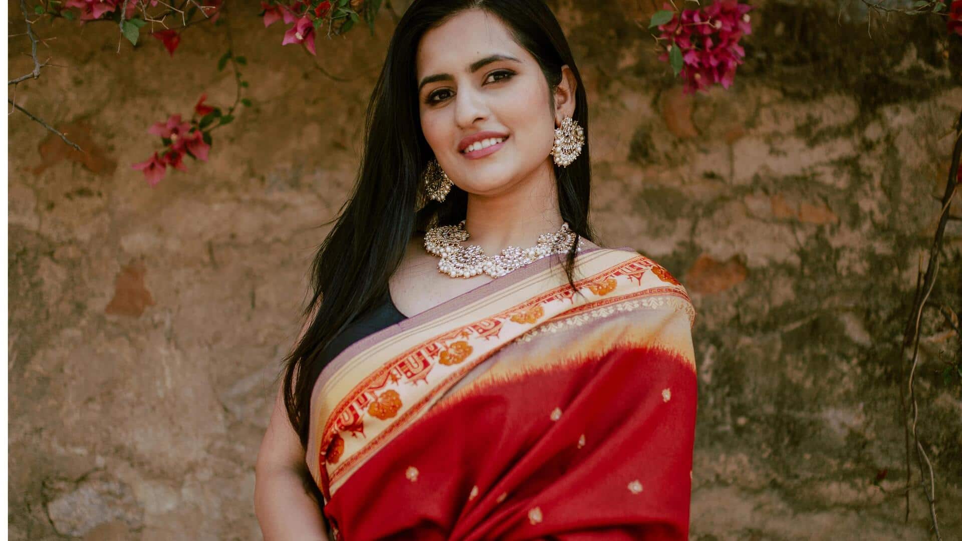 किसी शादी में बनारसी साड़ी पहनने वाली हैं? इन बातों का रखें खास ध्यान