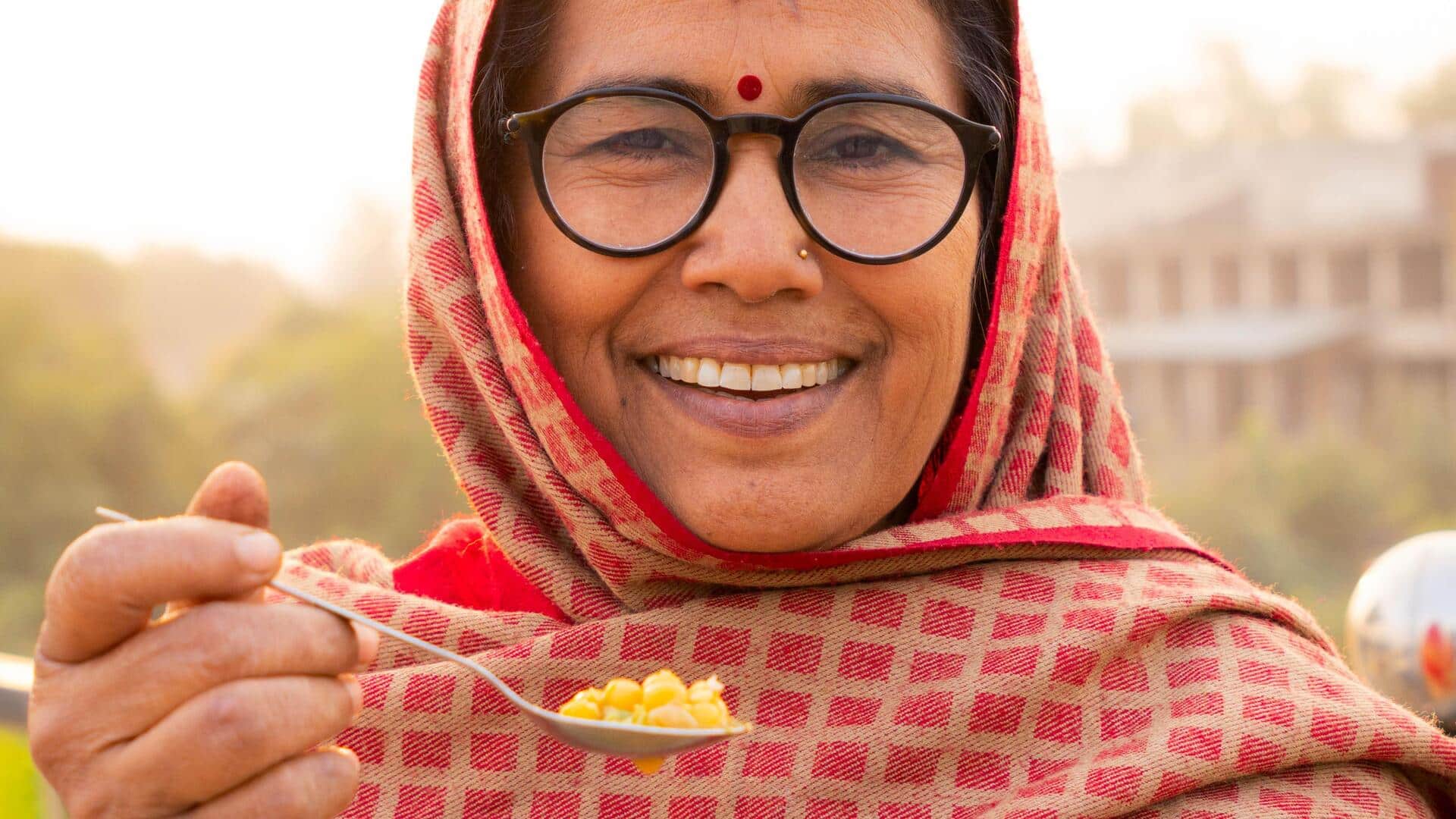 60 साल से अधिक उम्र वाली महिलाओं को आज से ही अपनानी चाहिए ये 5 आदतें