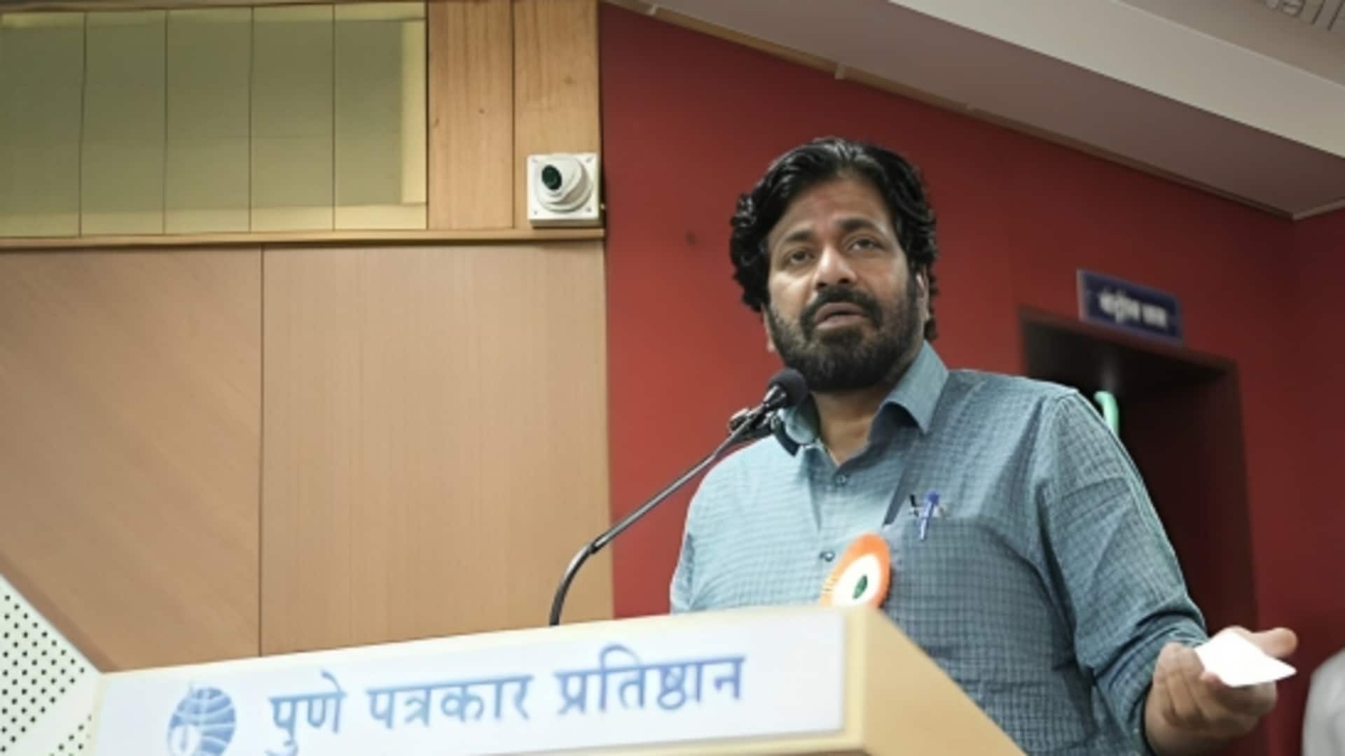 महाराष्ट्र: पूर्व मंत्री बच्चू कडू की किसानों को सलाह, बोले- आत्महत्या की जगह विधायकों को मारे महाराष्ट्र: पूर्व मंत्री बच्चू कडू की किसानों को सलाह, बोले- आत्महत्या की जगह विधायकों को मारे