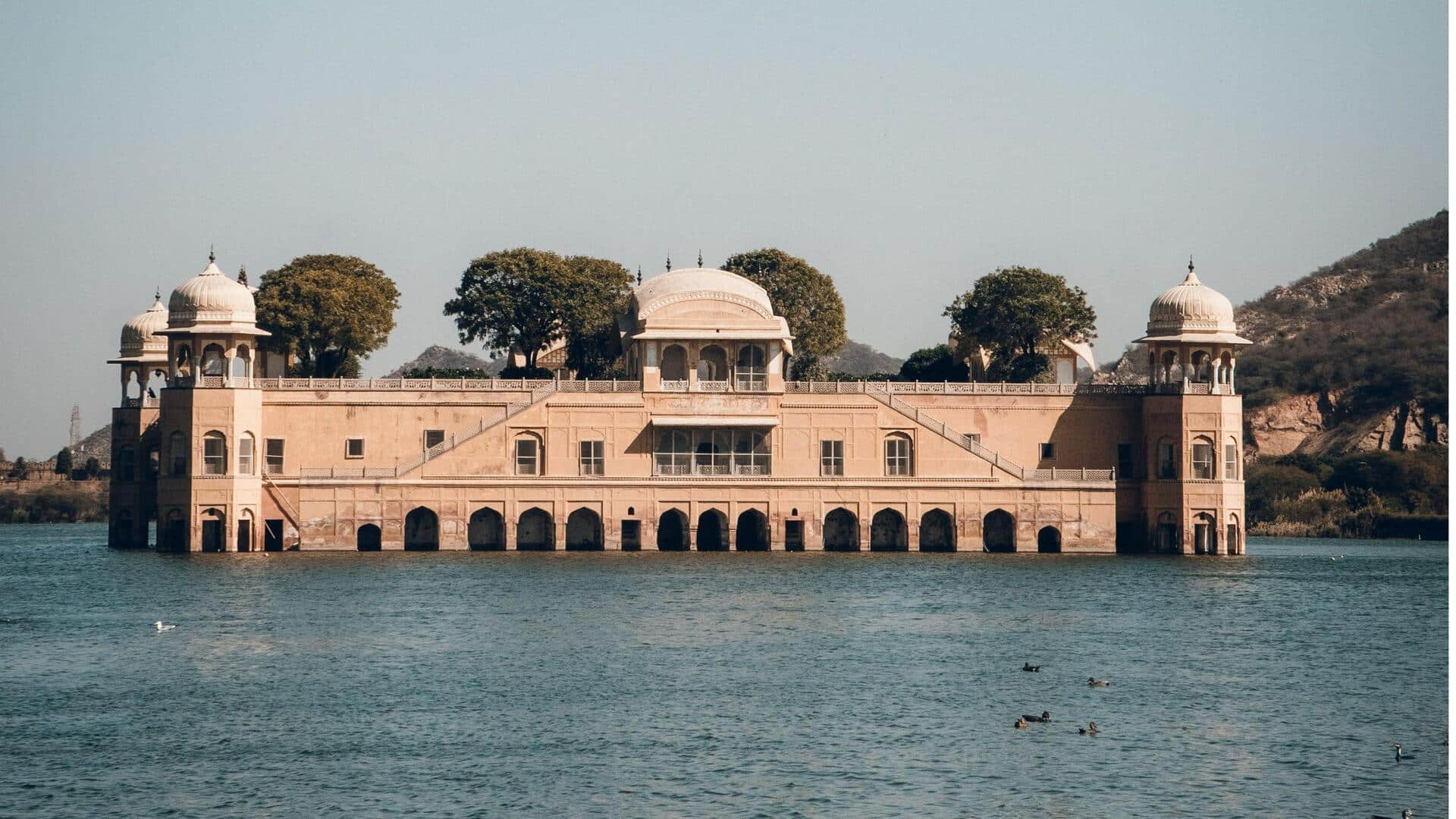 राजस्थान की यात्रा पर जा रहे हैं? यहां के 5 बेहतरीन पर्यटन स्थलों को करें शामिल